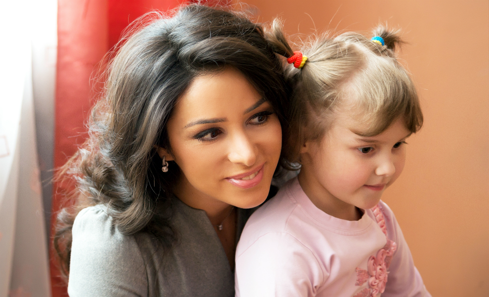 Злата Огневич сняла детей-сирот в своем новом видео